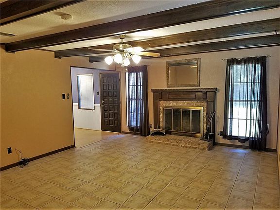 4th image of 608 E Jacinto St