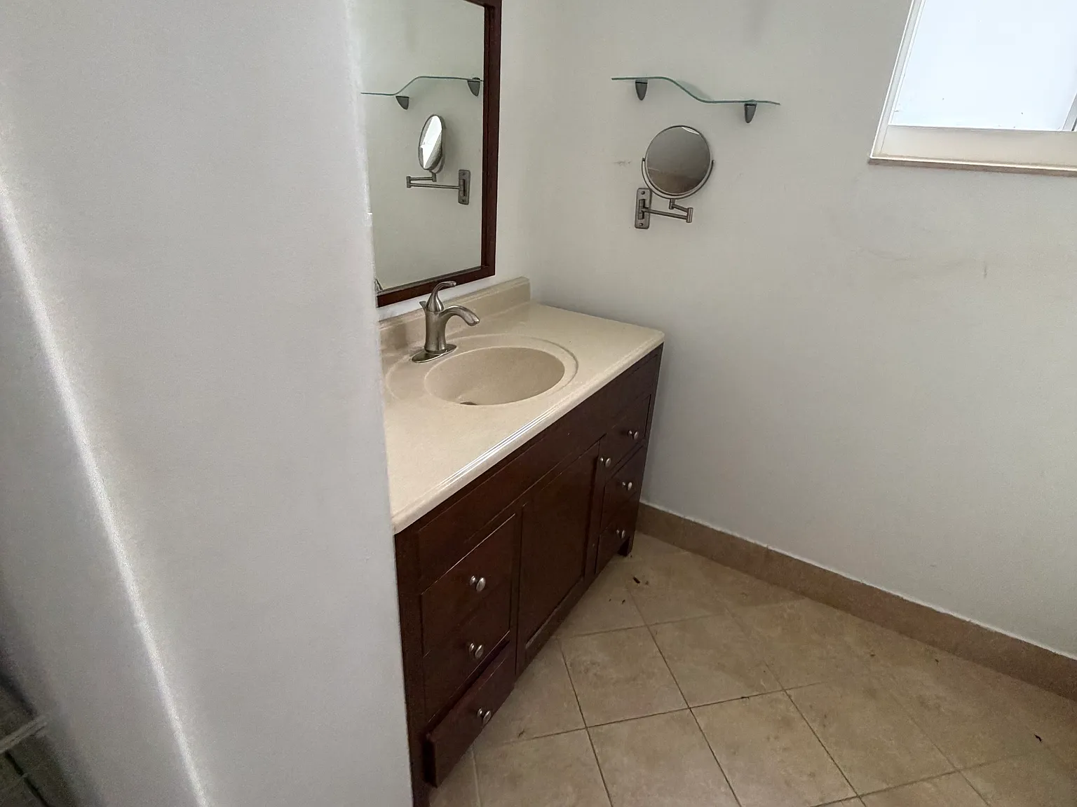 3 bed, 2083 sqft, $4,000 — Photo 4