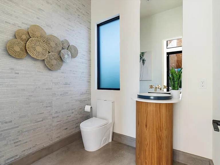 524 E Miraleste Ct — Photo 34