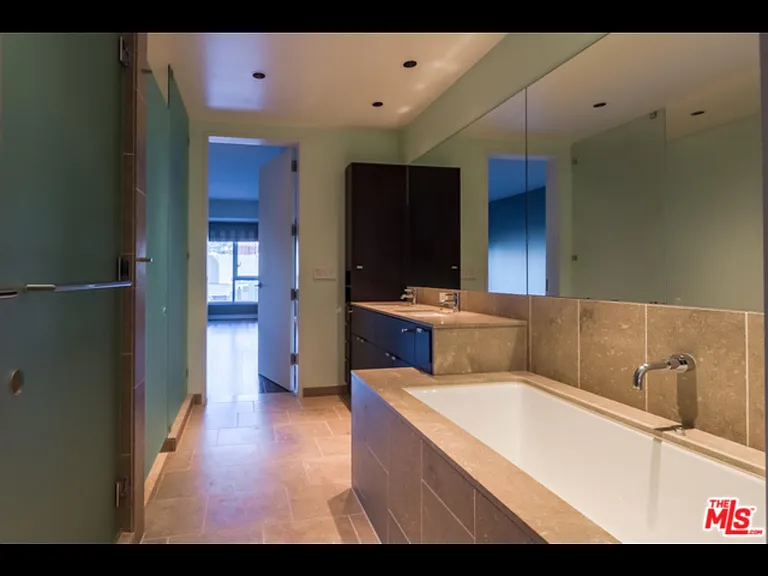 6250 Hollywood Blvd #5F — Photo 5