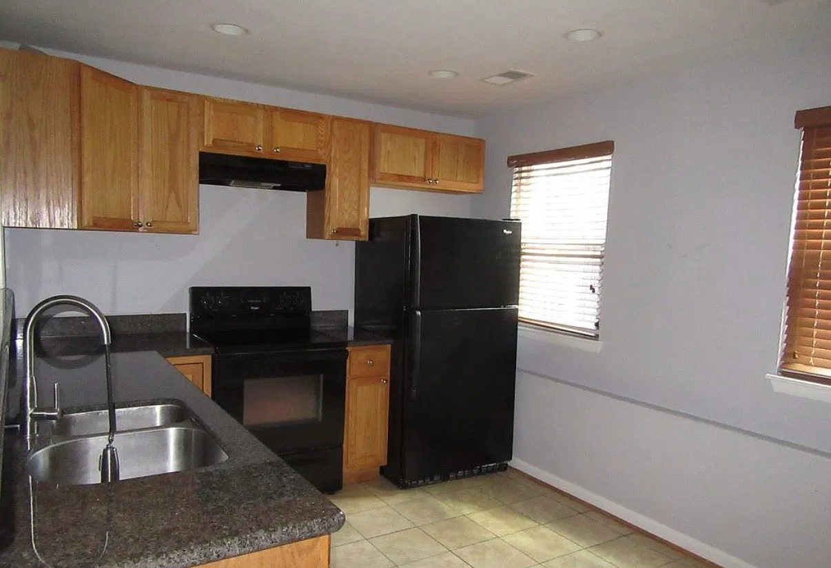 3 bed, 1.5 bath, 1380 sqft, $2,350 — Photo 4