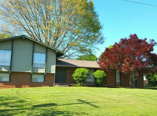 8613 Springfield Dr, Knoxville, TN 37923