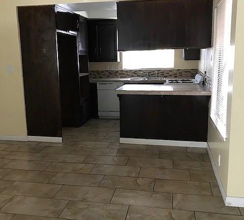 3rd image of 5542 Harker Ave