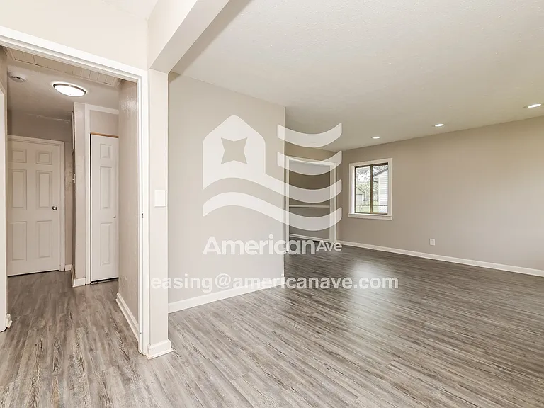 1687475_004_living_room_4.jpg