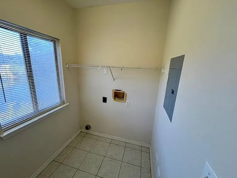 406 Westlake Ct — Photo 18