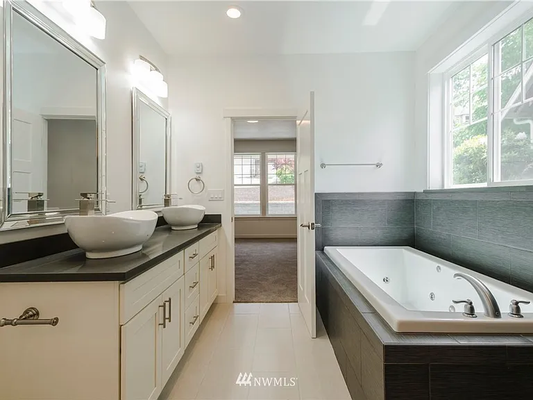 116 S 42nd St — Photo 9