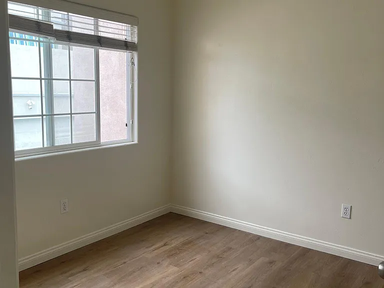 3953 Riviera Dr — Photo 14