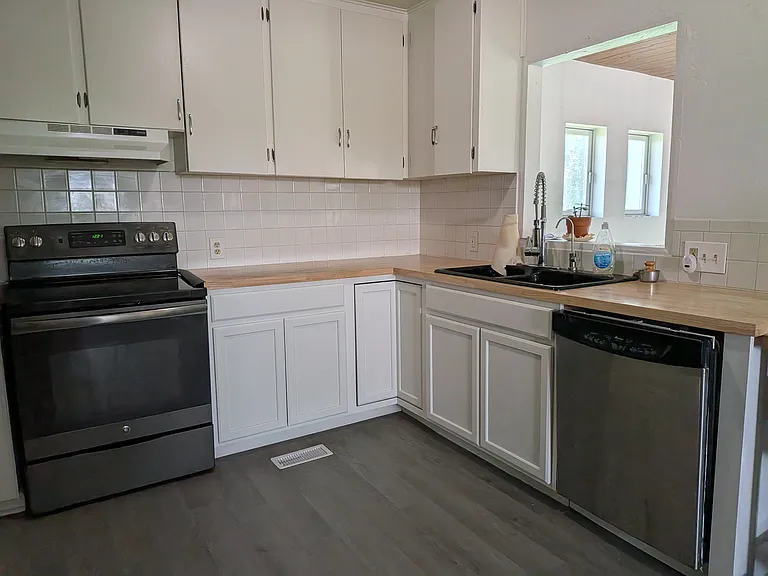 3617 W F St — Photo 16