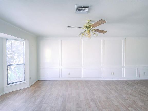 2nd image of 818/820 Sylvia St