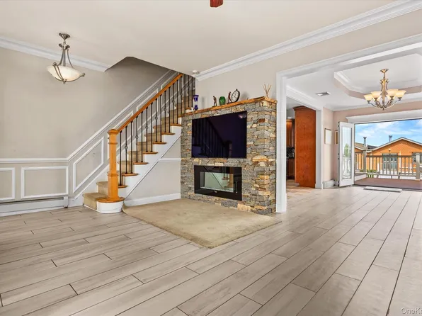 6731 52nd Road, Maspeth, NY 11378