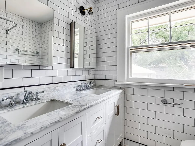 338 N Quentin St — Photo 18