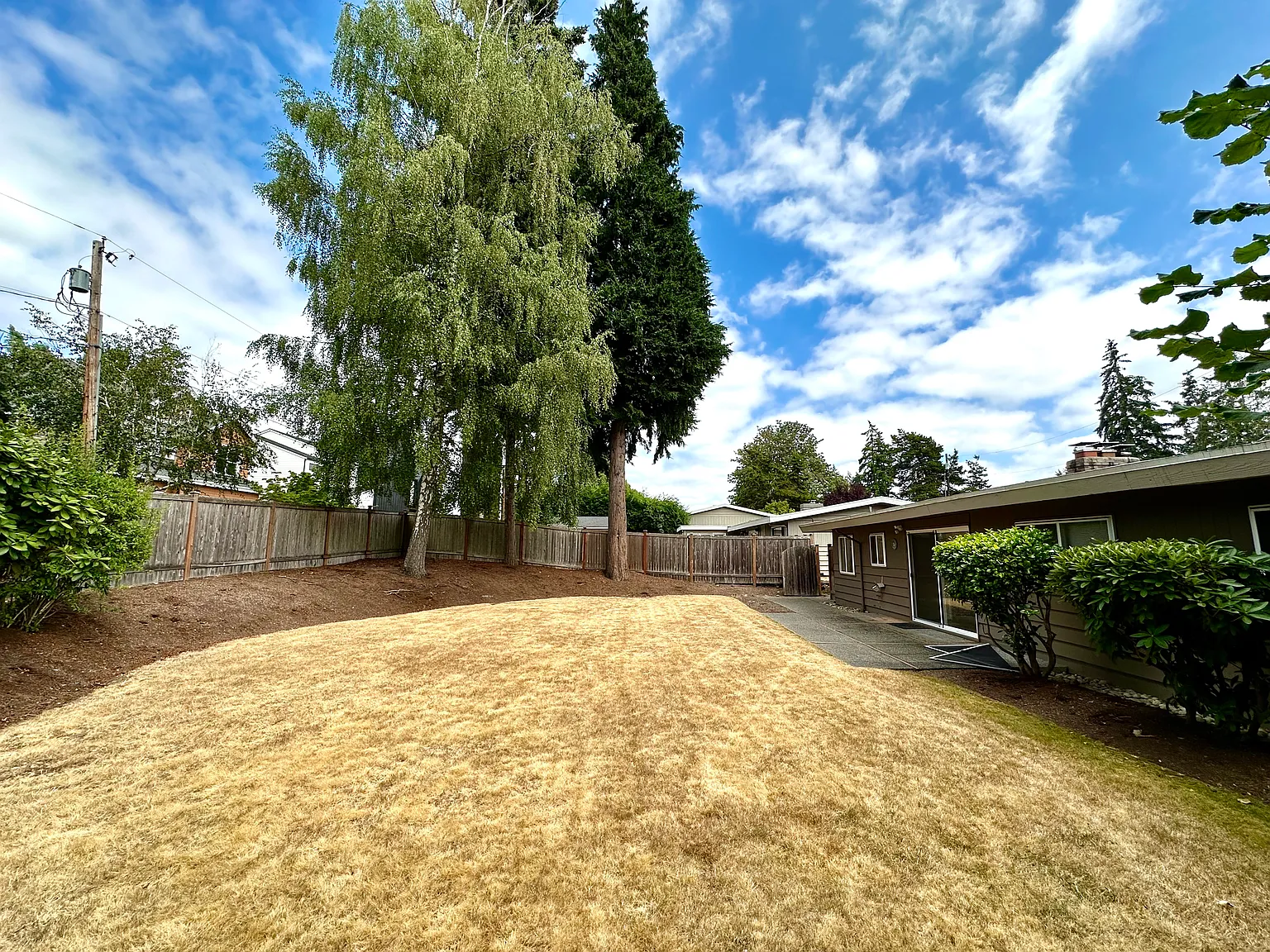 3 bed, 1.5 bath, 1380 sqft, $4,500 — Photo 2