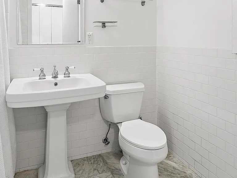 222 Montgomery St #1D — Photo 9