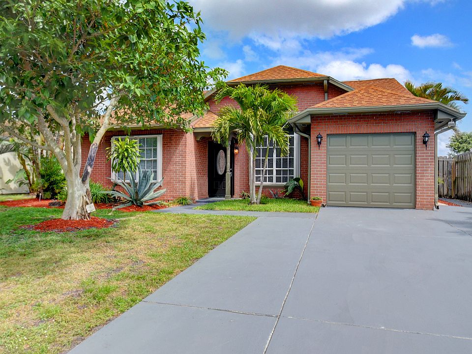 Home For Sale In Waterchase