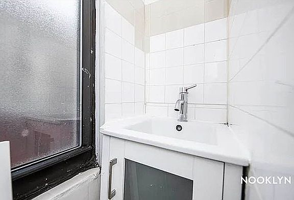 4th image of 190 Scholes St APT 2R