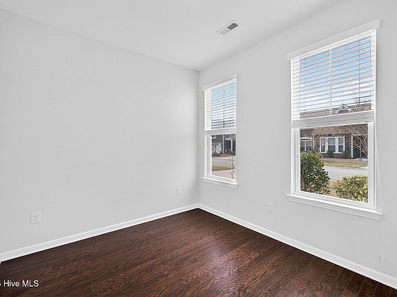 5th image of 628 Cambeck Drive SE Unit 1