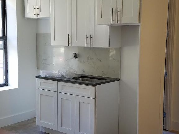 2nd image of 2025 Regent Pl APT A6