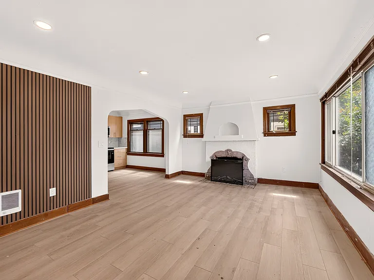 1920 11th Ave W #A — Photo 5