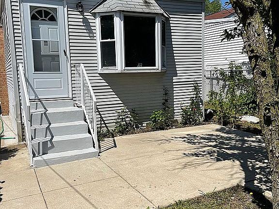 2nd image of 3115 W Birchwood Ave