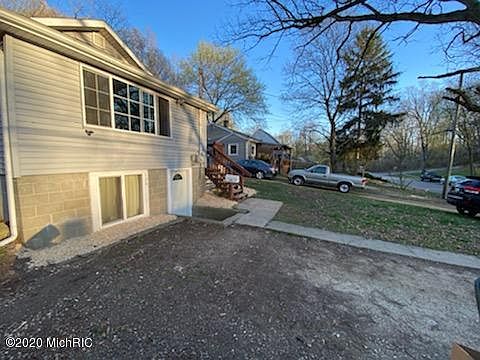 2nd image of 126 N Clarendon St