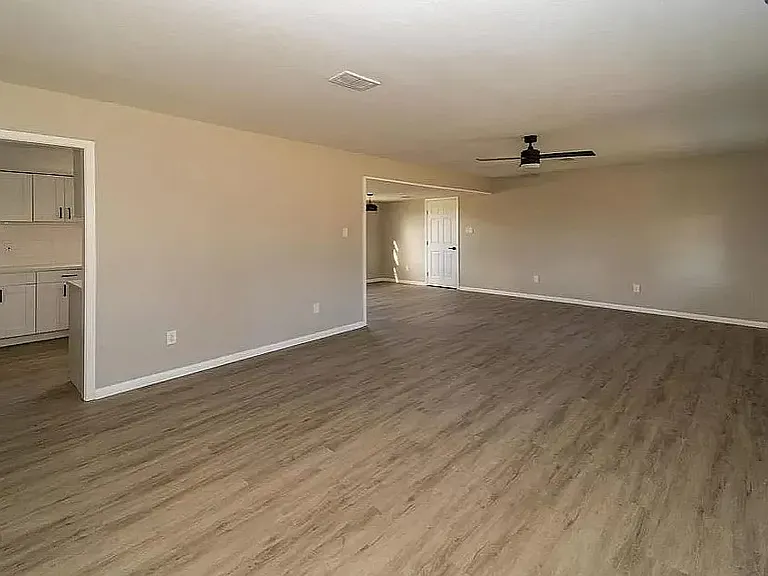 2712 Seattle St — Photo 9