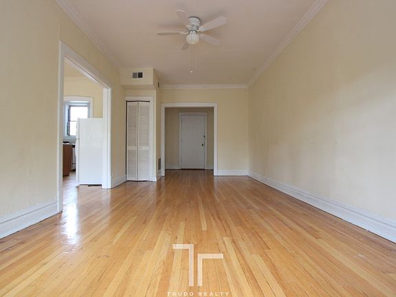 3rd image of 550 W Aldine Ave #560-1N