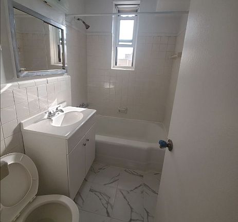 5th image of 1720 E 13th St APT 6H