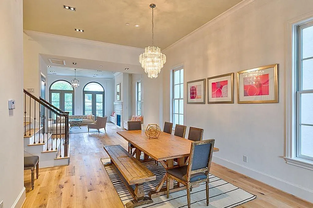 4 bed, 4.5 bath, 3885 sqft, $8,500 — Photo 2