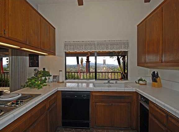 5th image of 1090 Park Hill Ter