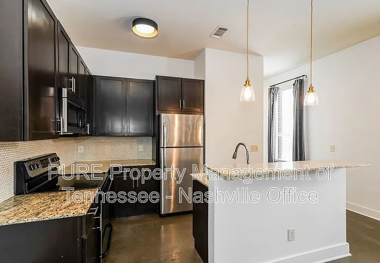 210 30th Ave N #201 — Photo 3