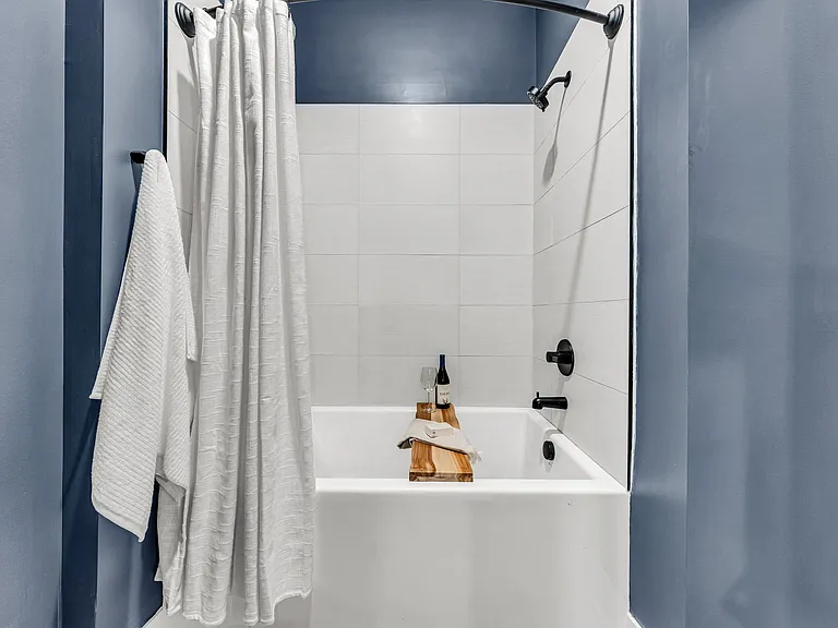 Luxe 360 on Centerpointe — Photo 11