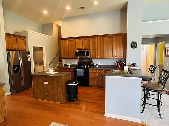 4th image of 450 Sycamore Shade St