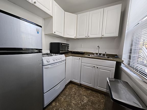 4th image of 200 E 85th St APT 2C