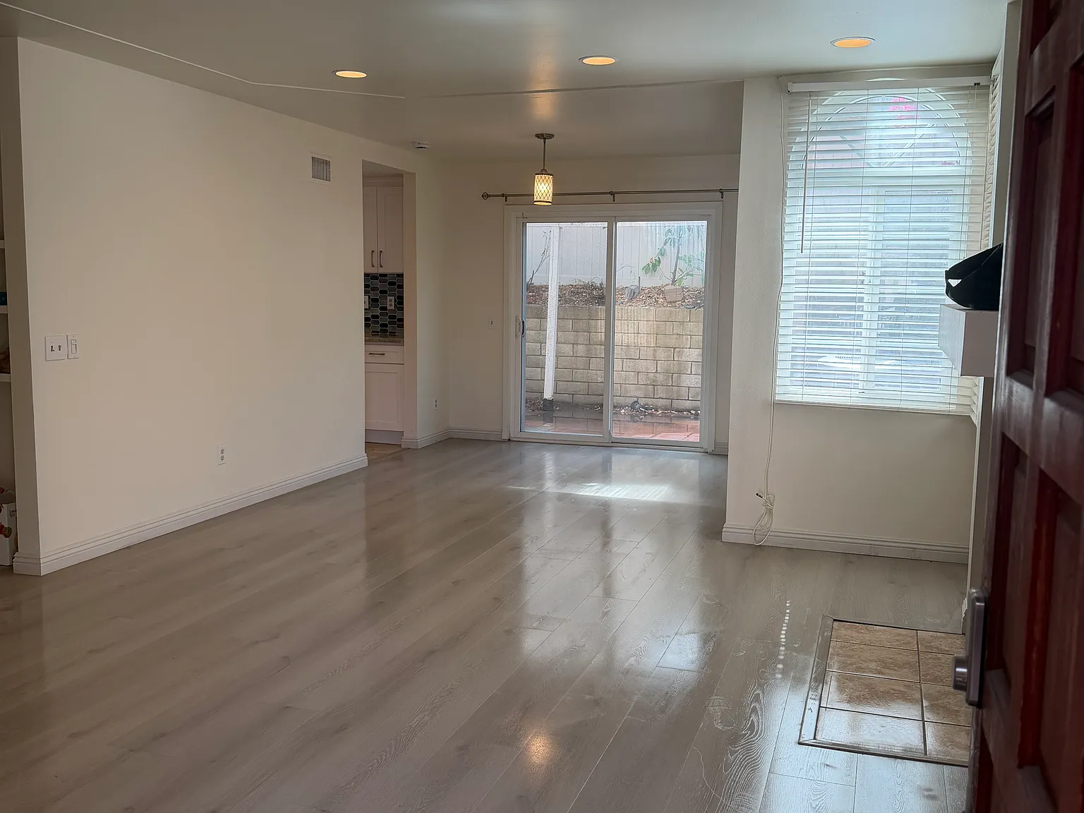 4 bed, 2.5 bath, 1560 sqft, $3,400 — Photo 4