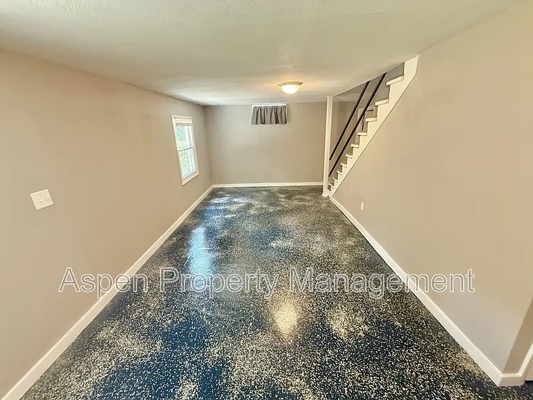 314 S Woodlawn Ave — Photo 10