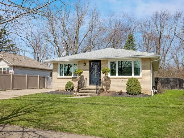 16 Armond Ln, Depew, NY 14043