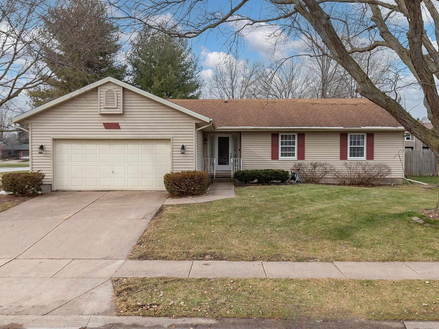4614 34th St, Bettendorf, IA 52722 Zillow