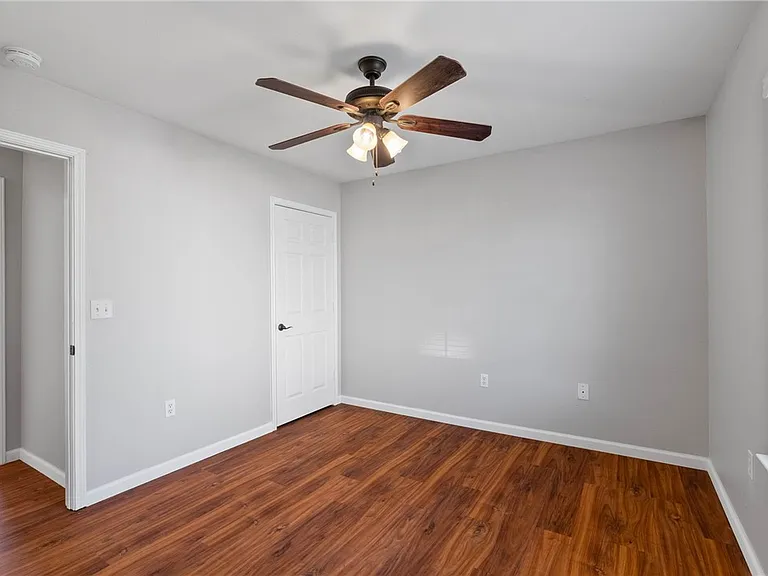 804 Avenue B — Photo 22