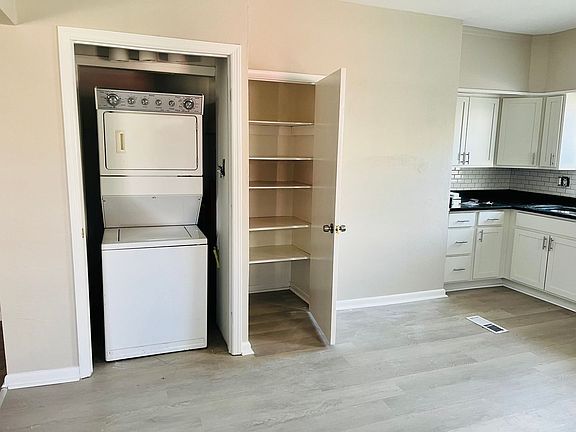 3rd image of 1409 Tinsbury St #1-TN