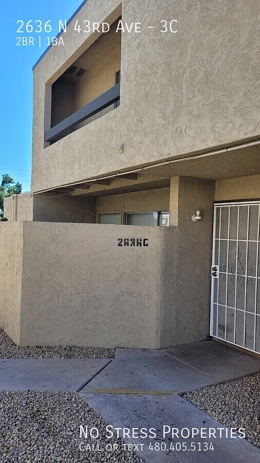 2 Bed Condo off 43rd Ave and Thomas! — Photo 2