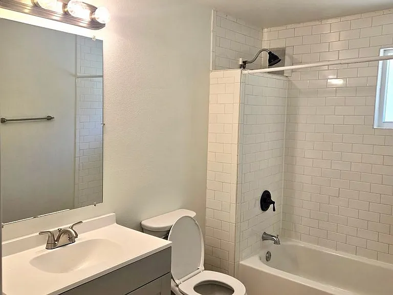 3613 Grandview Dr W — Photo 38