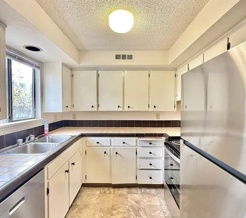 109 S Shasta Ave