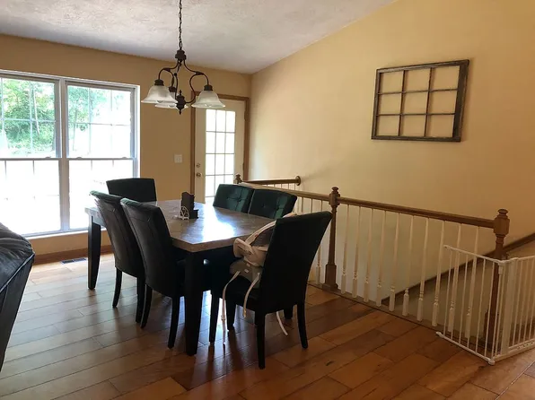 115 Field Dr, Chester, IL 62233