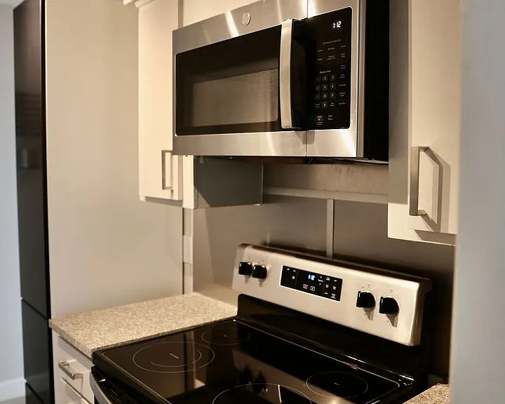 Lions Court Apartments — Photo 24