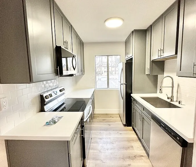 982 Menlo Ave #C308 — Photo 2