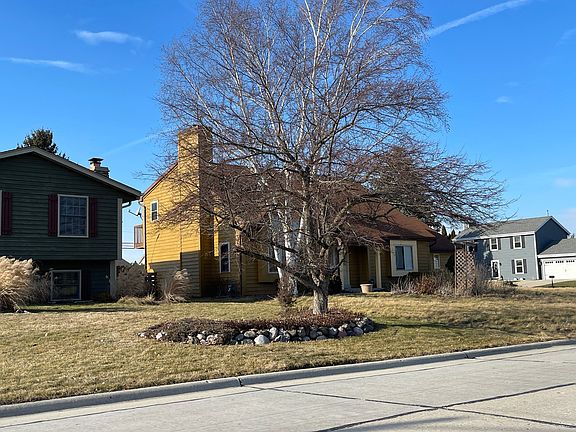 3rd image of 3400 Willow Ln