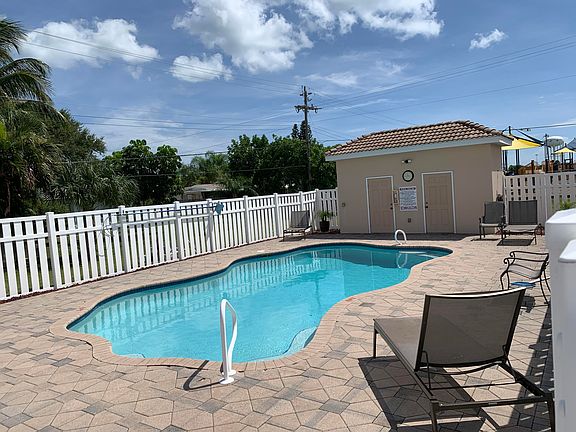 2nd image of 513 Siena Ct #513