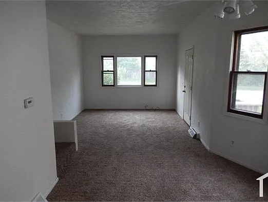 2111 W 6th St — Photo 9