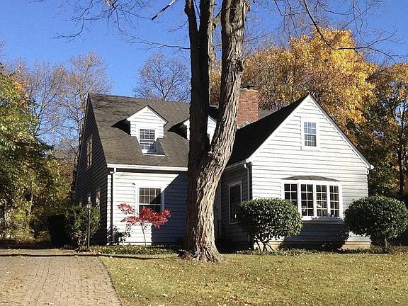 2nd image of 1703 Baldwin Pl