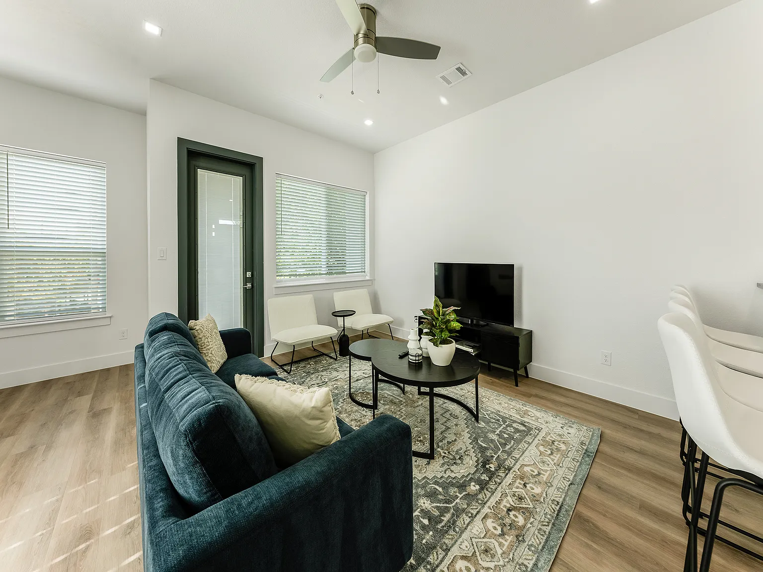 2 bed, 2.5 bath, 1411 sqft, $4,150 — Photo 3